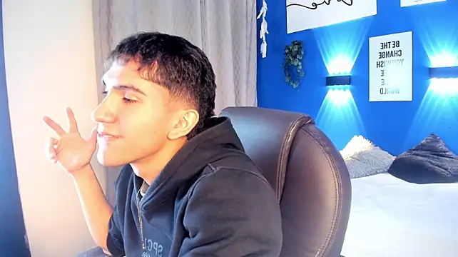 Show modela adan_tower na web-kameri