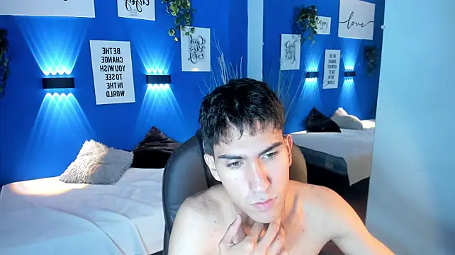 Show modela adan_tower na web-kameri