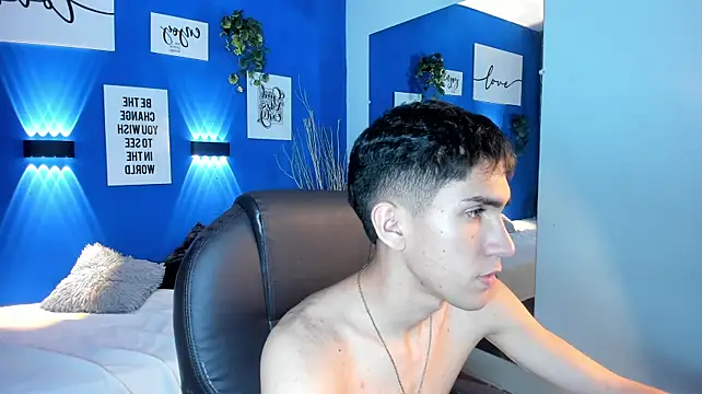 Show modela adan_tower na web-kameri