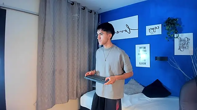 adan_tower 在線直播表演