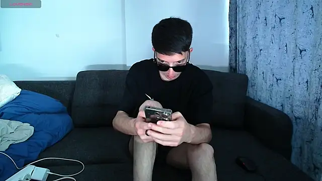 kastiall: διαδικτυακό σόου στην κάμερα