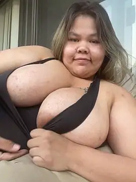 BiggtittiesX webcam show