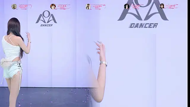 AOA-001 élő XXX-chatje