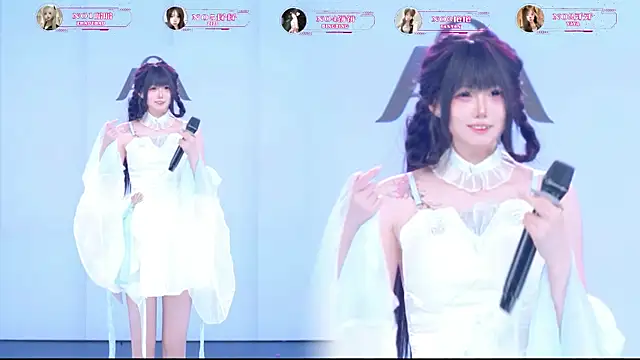 AOA-001 Webcam-Show
