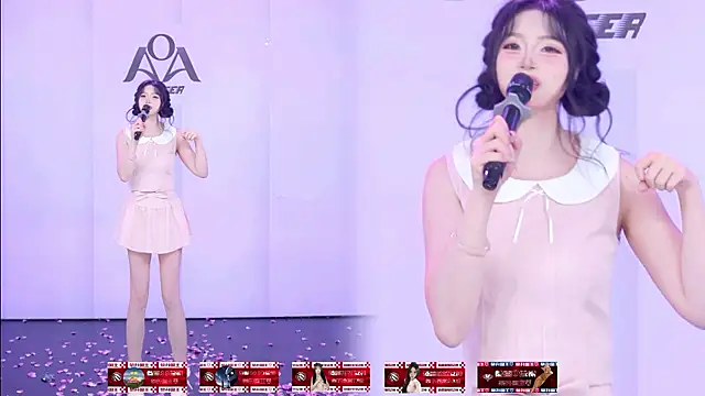 AOA-001 Webcam-Show