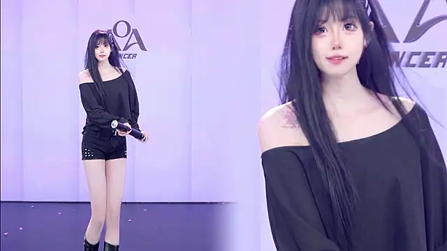 AOA-001 Webcam-Show