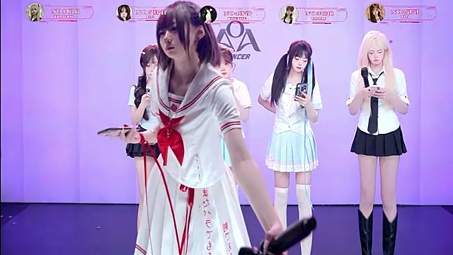 Show de AOA-001 na webcam