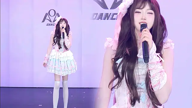 AOA-001 Webcam-Show
