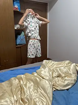 yangyang520-18girl Show Webcam