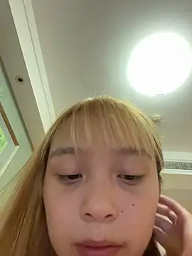 Pokazy przed kamerką – yangyang520-18girl