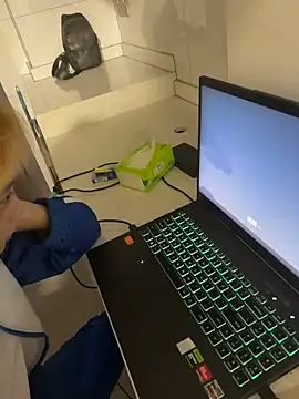 Webkamerová show yangyang520-18girl