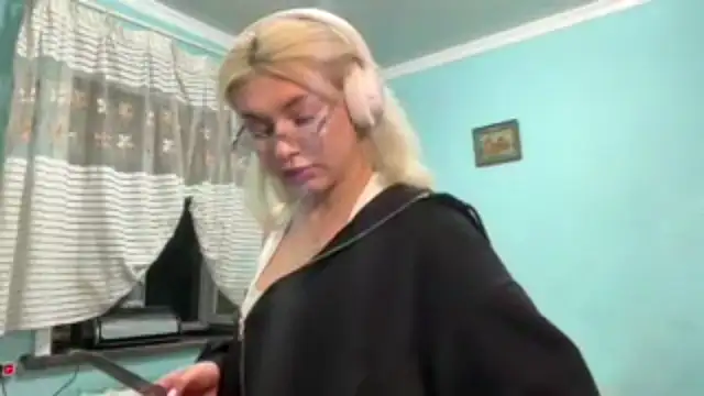 SpotlessParaffinn Live XXX chat