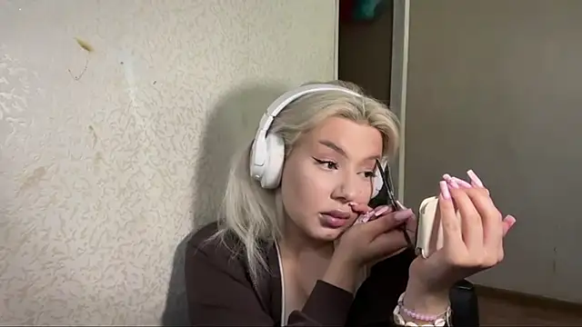 SpotlessParaffin's Live XXX Chat