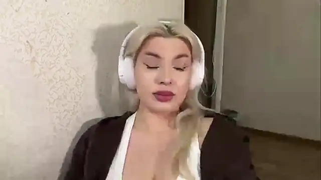 SpotlessParaffin Chat XXX in diretta