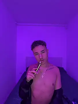 הופעת וובקאם של Enzo_Luxury