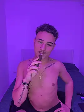 Enzo_Luxury's Webcam Show
