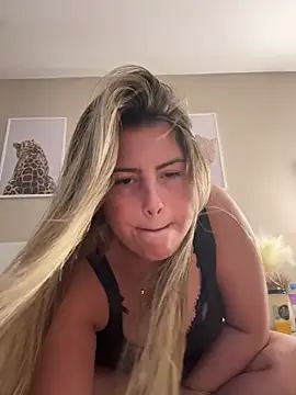 Webkamerová show hiddensecretxx