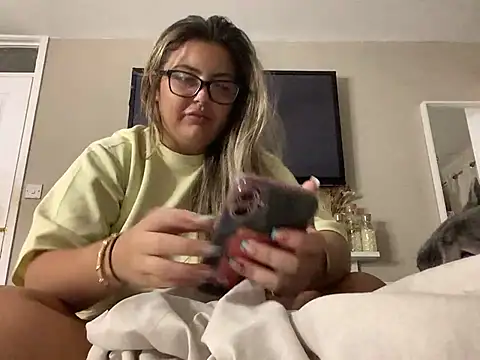 hiddensecretxx's Live XXX Chat
