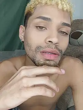 Show modela Ryan_Duppont na web-kameri