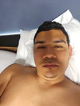 Alejandroxxxof webcam show