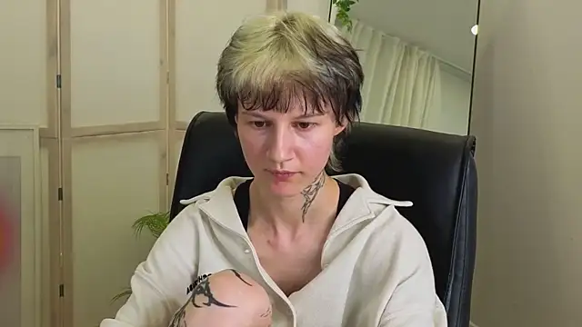 Senpai_Sins Show in webcam