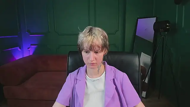 دردشة Senpai_Sins الجنسية المباشرة
