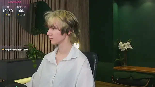 Senpai_Sins' Live XXX Chat
