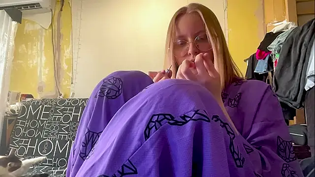 WinifredLunney's Webcam Show