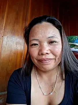 Bini-ll Pertunjukan Webcam