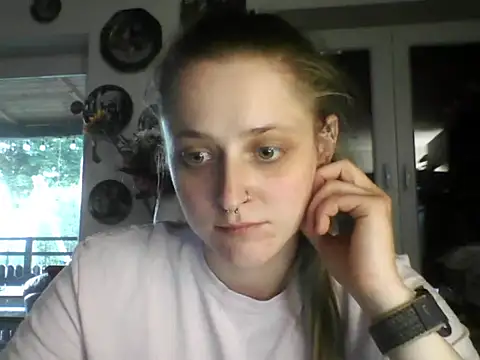 Show modela LeaWetGirl na web-kameri
