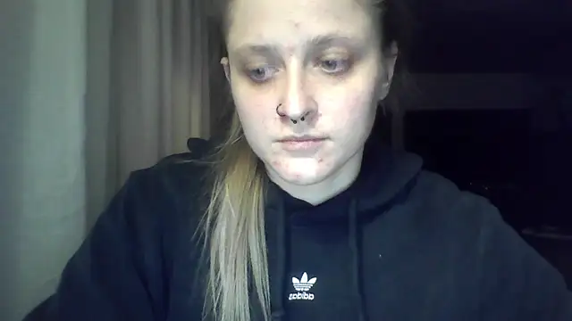 LeaWetGirl Pertunjukan Webcam