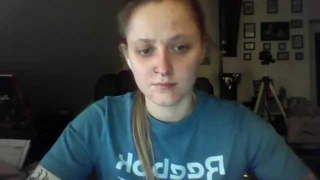 LeaWetGirl Webcam-Show