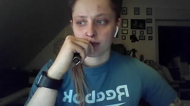 LeaWetGirl webcam show