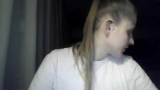 LeaWetGirl Pertunjukan Webcam