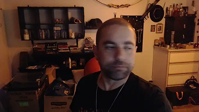 Daddy_Werewolf Show in webcam