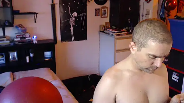 Daddy_Werewolf Show in webcam