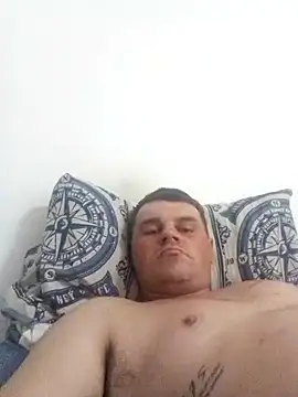 TastyBoyToy: διαδικτυακό σόου στην κάμερα