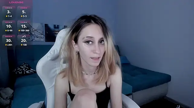 College_Girl_18's Live XXX Chat