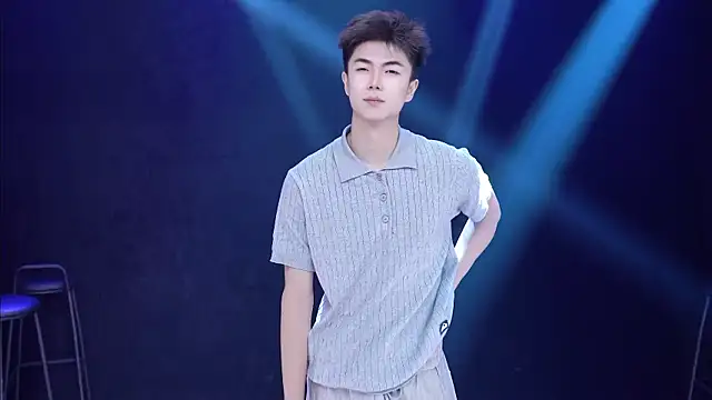 NCT-111のウェブカメラショー