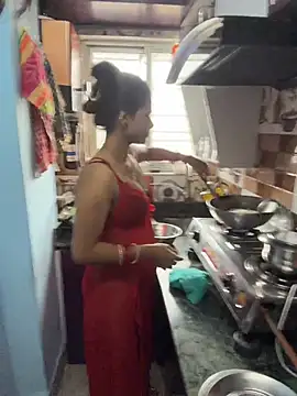 SUZY_QUEEN01: διαδικτυακό σόου στην κάμερα
