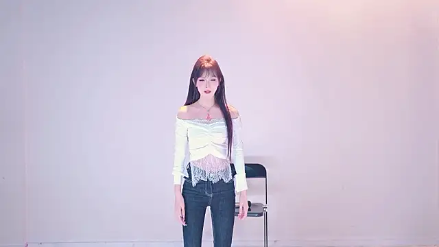 IVE-111 Show in webcam