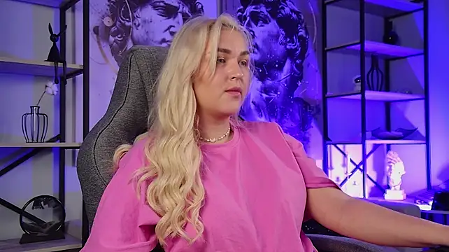 AmelieRowan Chat XXX in diretta