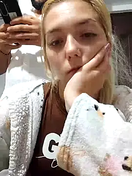 yasmi25 Webcam Show