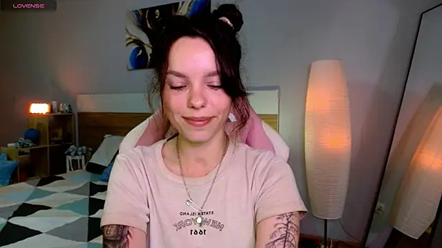 Maya_Campbell Show in webcam