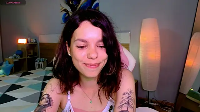 Maya_Campbell Show in webcam