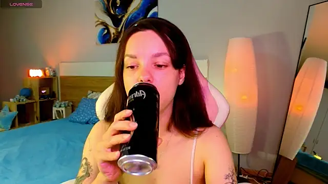 Maya_Campbell Show in webcam
