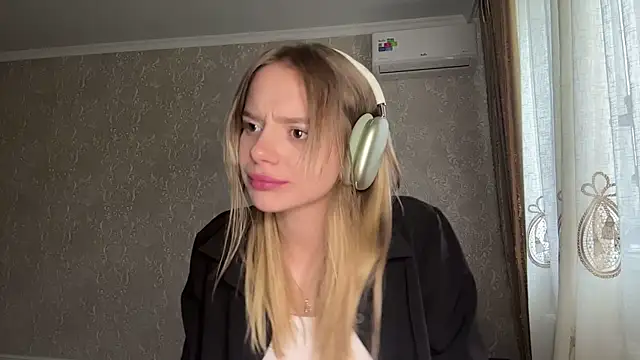 Show modela DorianRamsden na web-kameri