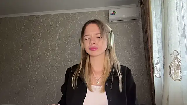 Show modela DorianRamsden na web-kameri