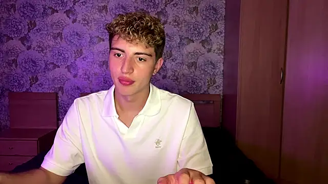 Show modela AlfredSweet na web-kameri