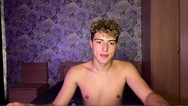 Show modela AlfredSweet na web-kameri